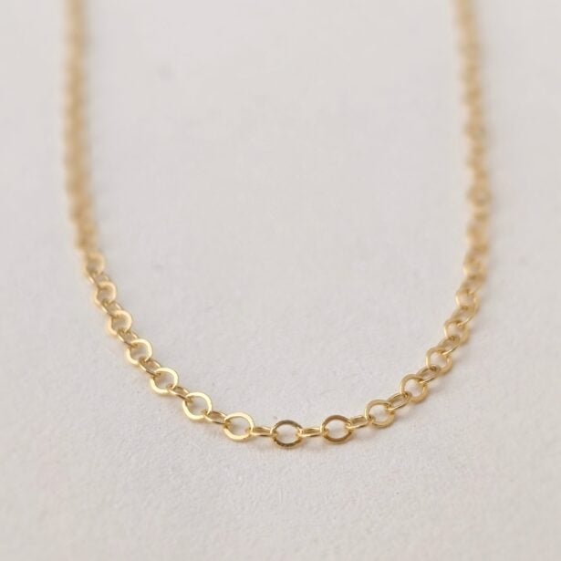 Fine chaîne sans pendentif