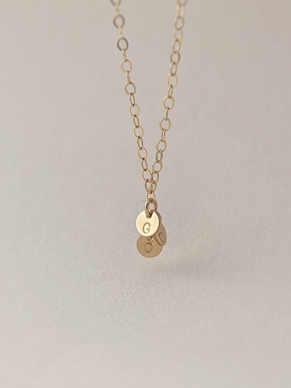 Collier grappe lettré Collier grappe lettré