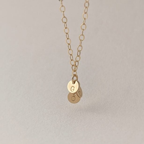 Collier grappe avec minidisques lettrés