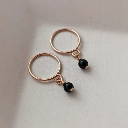 Anneaux d'oreilles avec agate noire - Peasejewelry