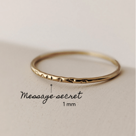 Bague 1 mm - message secret personnalisé - Peasejewelry