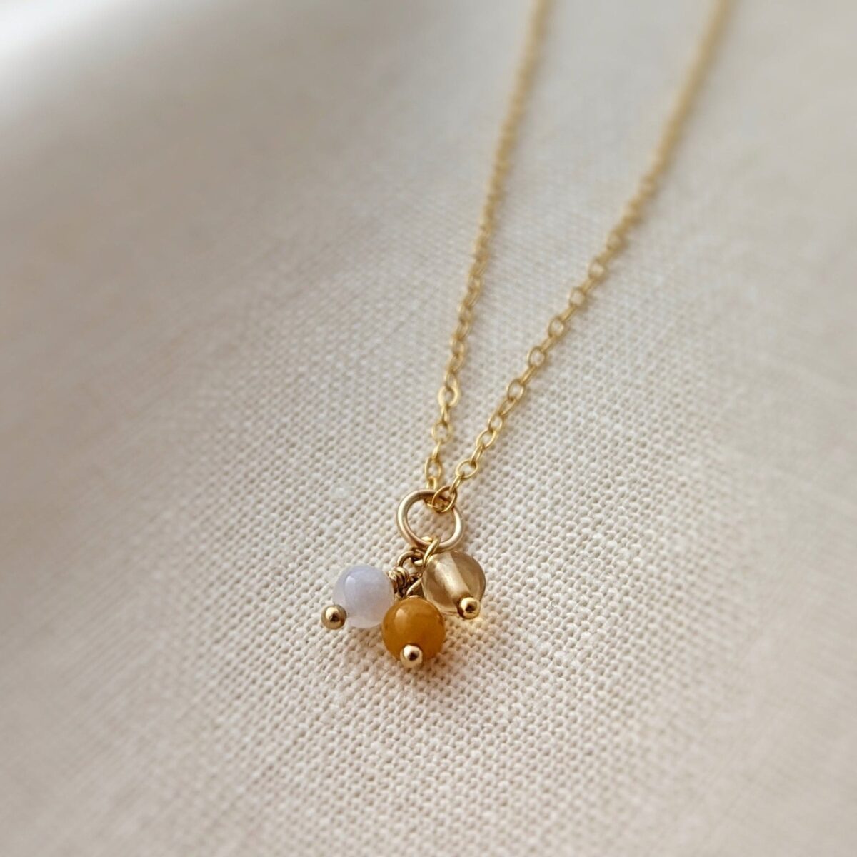 collier-familial-en-grappe-a-pierres-semi-precieuses-814741 Collier familial en grappe à pierres semi-précieuses - Peasejewelry